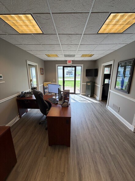 More Photos Of 2447 Locust Creek Dr, Evansville Warehouse For Sale