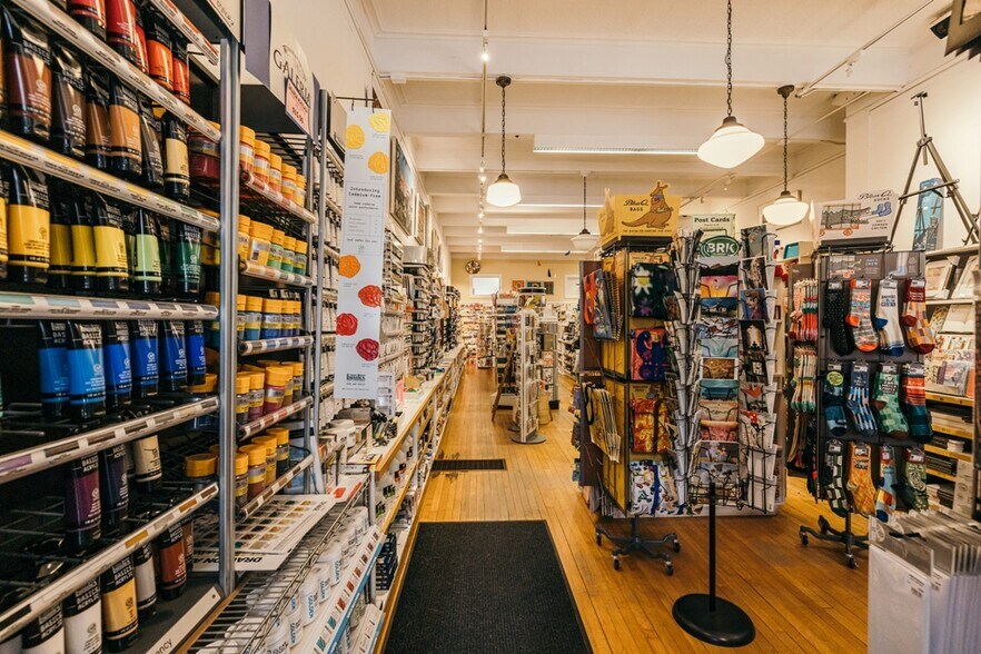 More Photos Of 38 Railroad St, Great Barrington Storefront For Lease