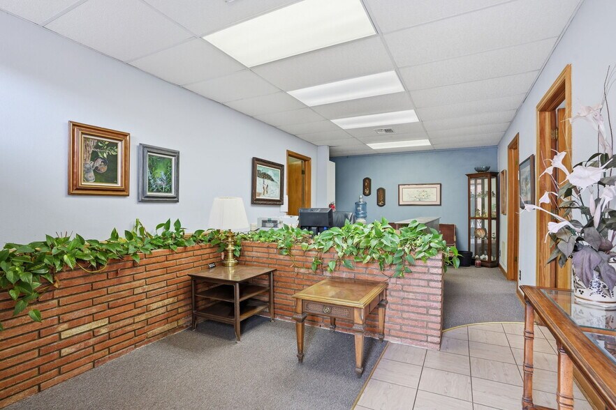 More Photos Of 115 N Jefferson Ave, Elk City Office For Sale