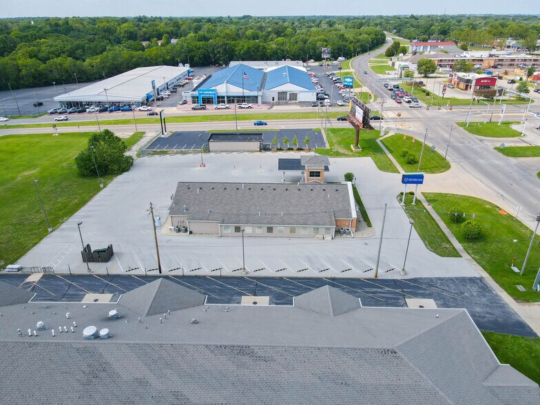 More Photos Of 2981 N Main St, Decatur Storefront Retail Office For Lease