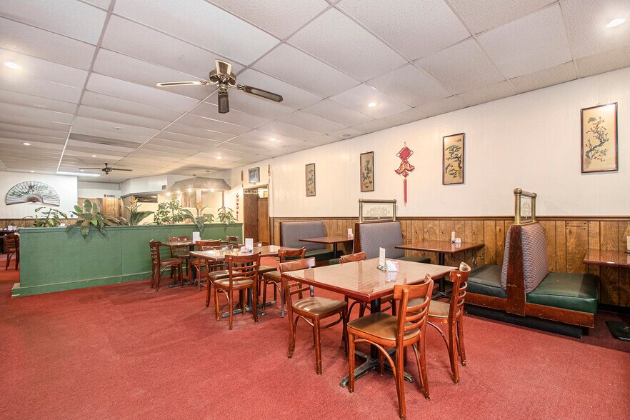 More Photos Of 108 E Ferry St, Berrien Springs Flex For Sale