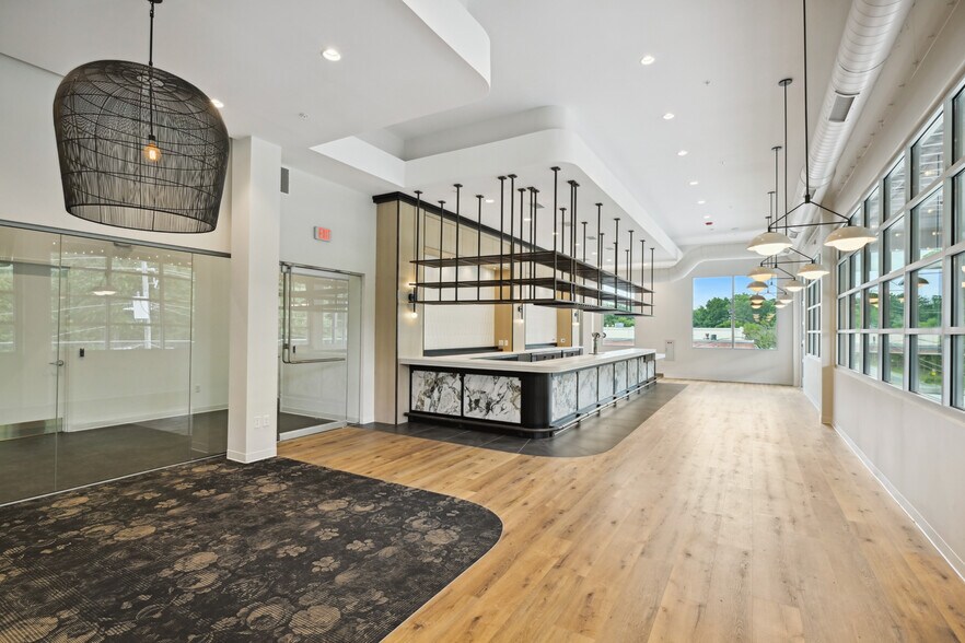 More Photos Of 159 Armour Dr NE, Atlanta Showroom For Lease