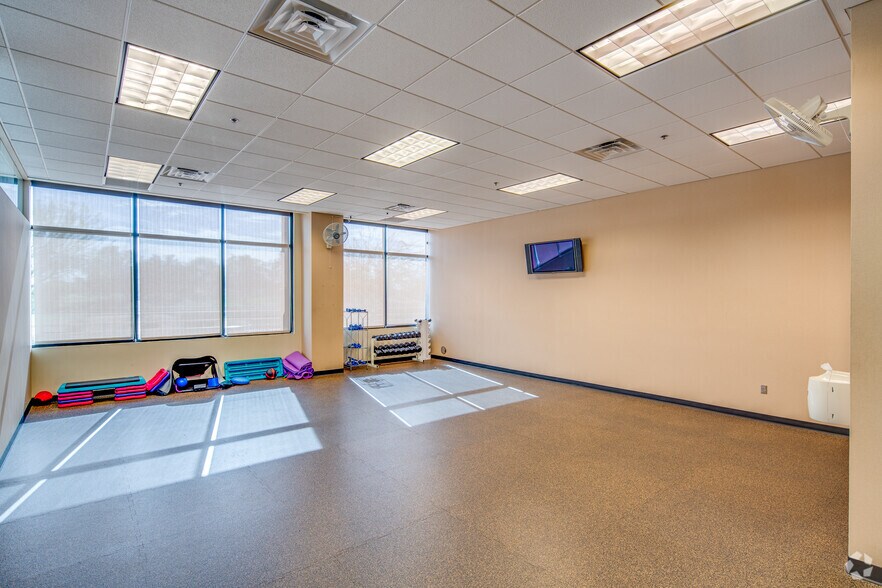 More Photos Of 16100 N 71st St, Scottsdale Office For Lease