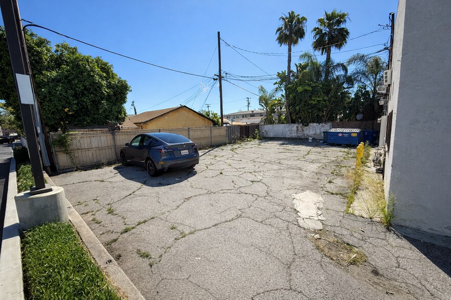 More Photos Of 6320-6322 Atlantic Blvd, Bell Storefront For Lease