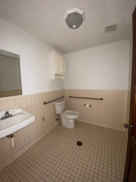 More Photos Of 2801 Bertholet Blvd, Valparaiso Office For Sale