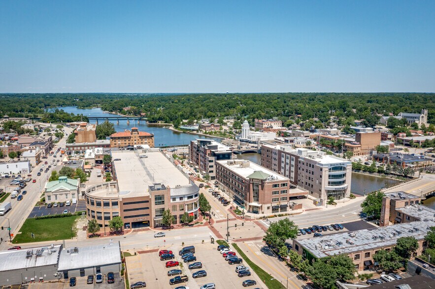 More Photos Of S 1st St, St Charles Unknown For Lease