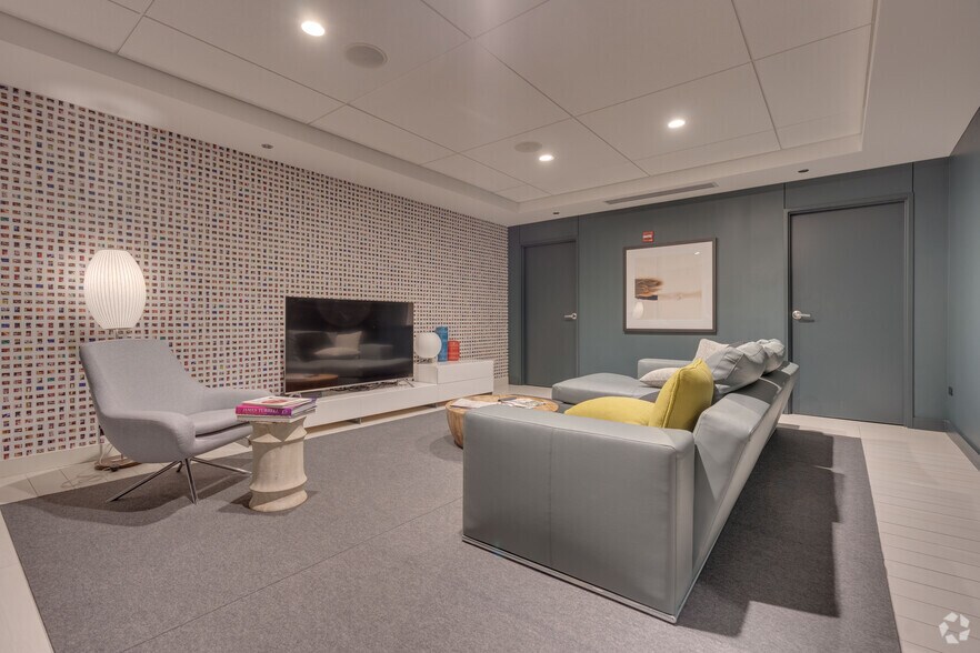 More Photos Of 637-643 N Wells St, Chicago Apartments For Lease