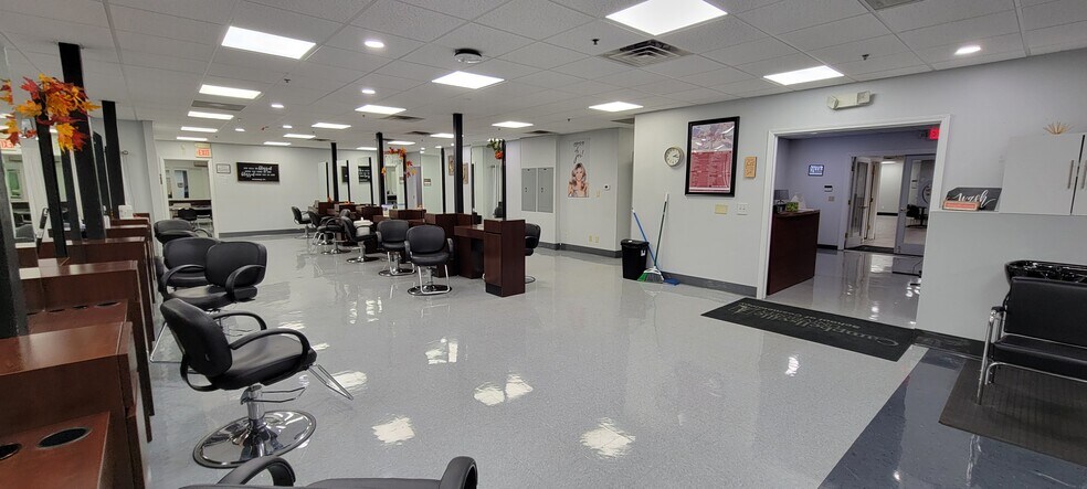 More Photos Of 2300 Greene Way, Louisville Office For Sale