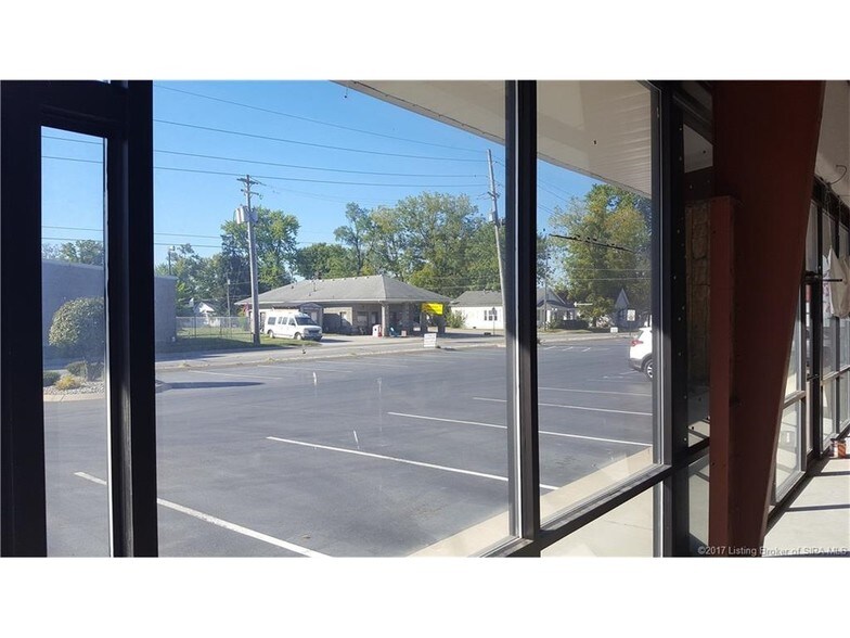 More Photos Of 326 Indiana Ave, Sellersburg Office For Lease