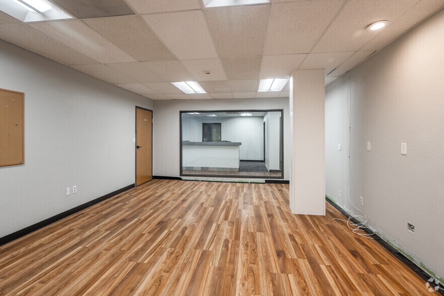More Photos Of 2175 S Jasmine St, Denver Light Distribution For Lease