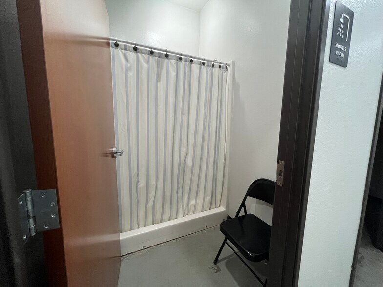 More Photos Of 5108 Wilson Rd, Fort Worth Flex For Lease