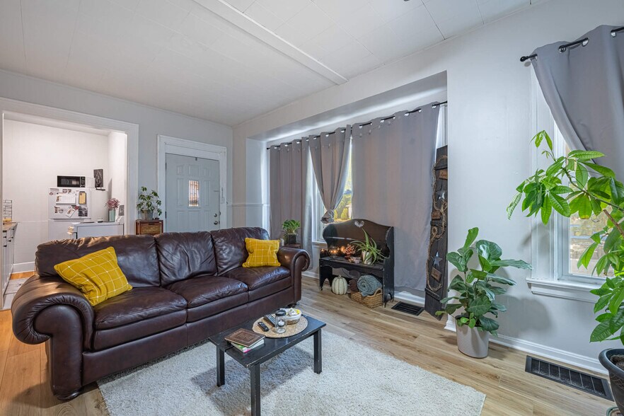 More Photos Of 2119 Central Ave, Middletown Office For Sale