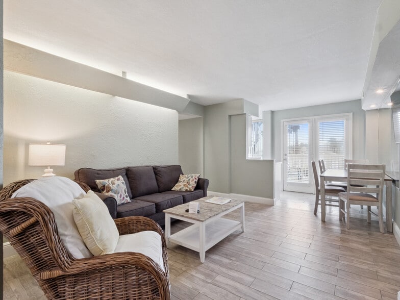 More Photos Of 1025 S Atlantic Ave, Daytona Beach Hospitality For Sale