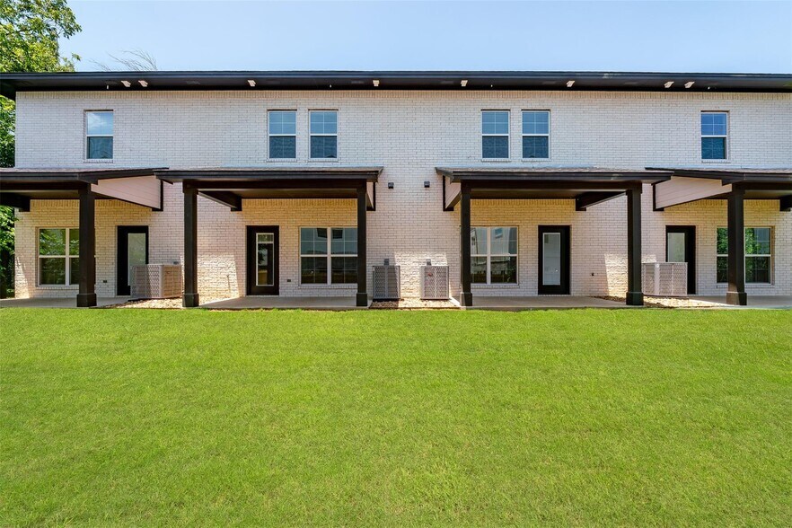 More Photos Of 1540 W Long St, Stephenville Apartments For Sale