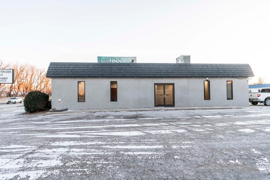 More Photos Of 1119 N 42nd St, Grand Forks Office For Lease