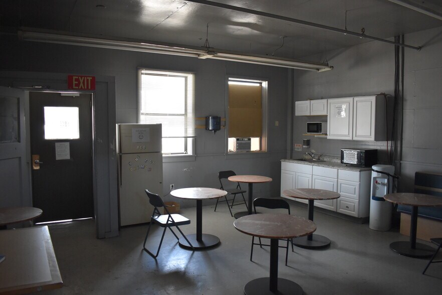 More Photos Of 884 W 2nd St, Ogden Warehouse For Lease