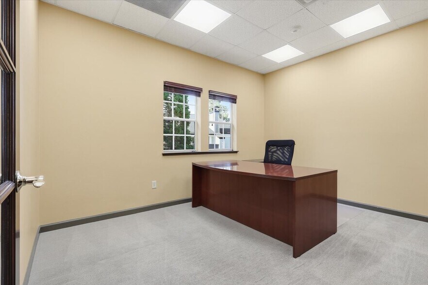 More Photos Of 6170 Ridgeview Ct, Reno Office For Lease