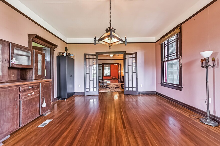 More Photos Of 2911 Broadway St, Galveston Office For Sale