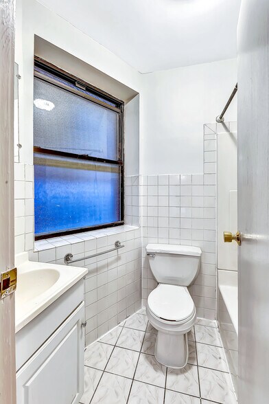 More Photos Of 406 W 48th St, New York Apartments For Sale