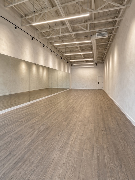 More Photos Of 11051-11059 Ventura Blvd, Studio City Storefront Retail Office For Lease