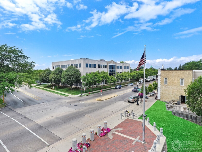 More Photos Of 600 52nd St, Kenosha Office For Lease