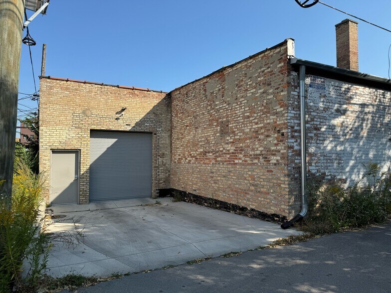 More Photos Of 452 N Claremont Ave, Chicago Manufacturing For Lease