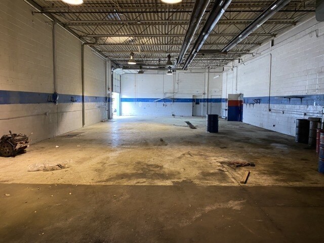 More Photos Of 14021 E 10 Mile Rd, Warren Service For Sale