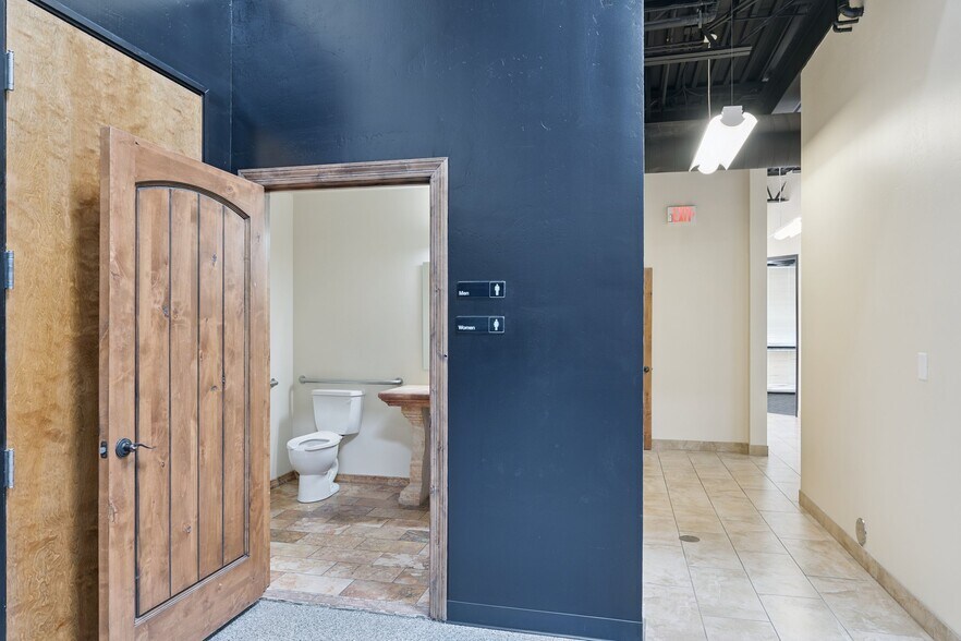 More Photos Of 9096 E Bahia Dr, Scottsdale Showroom For Lease