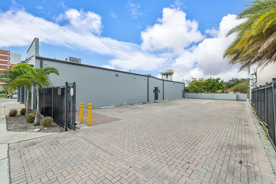 More Photos Of 701-705 N Andrews Ave, Fort Lauderdale Flex For Sale