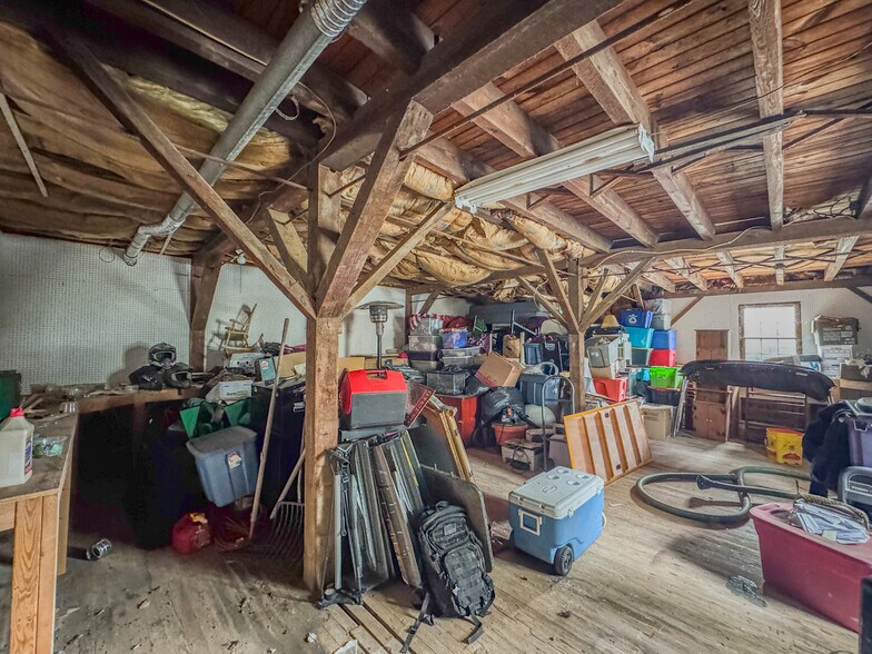 More Photos Of 37 N Greenwich St, Alloway Freestanding For Sale