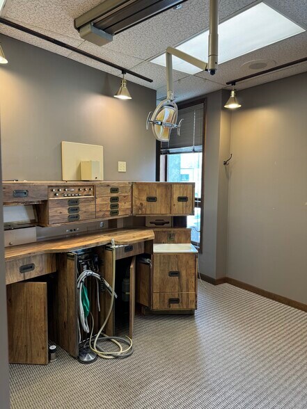 More Photos Of 522 Chestnut St, Hinsdale Medical For Lease