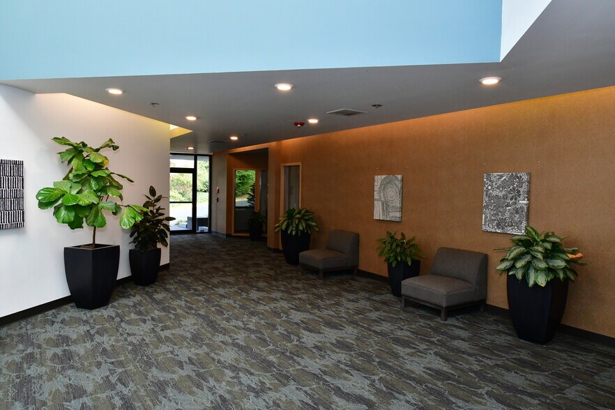 More Photos Of 18000-18064 72nd Ave, Kent Flex For Lease