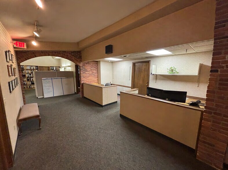 More Photos Of 1380-1402 Main St, Springfield Office For Sale