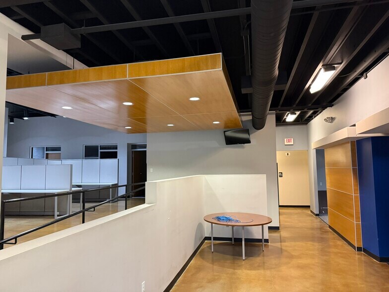 More Photos Of 333 S Jefferson St, Springfield Office For Lease