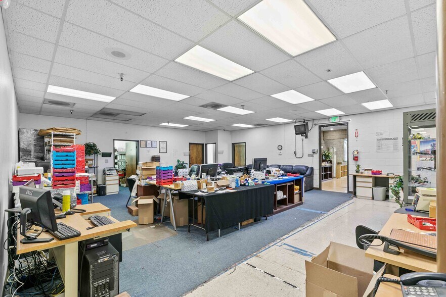 More Photos Of 9036 Winnetka Ave, Northridge Loft Creative Space For Lease