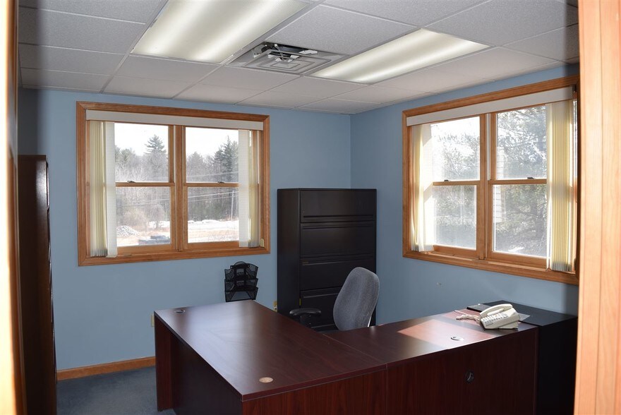More Photos Of 5 Buttrick Rd, Londonderry Office For Lease