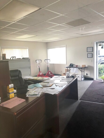 More Photos Of 3410 SW Chicago Dr, Grandville Warehouse For Lease