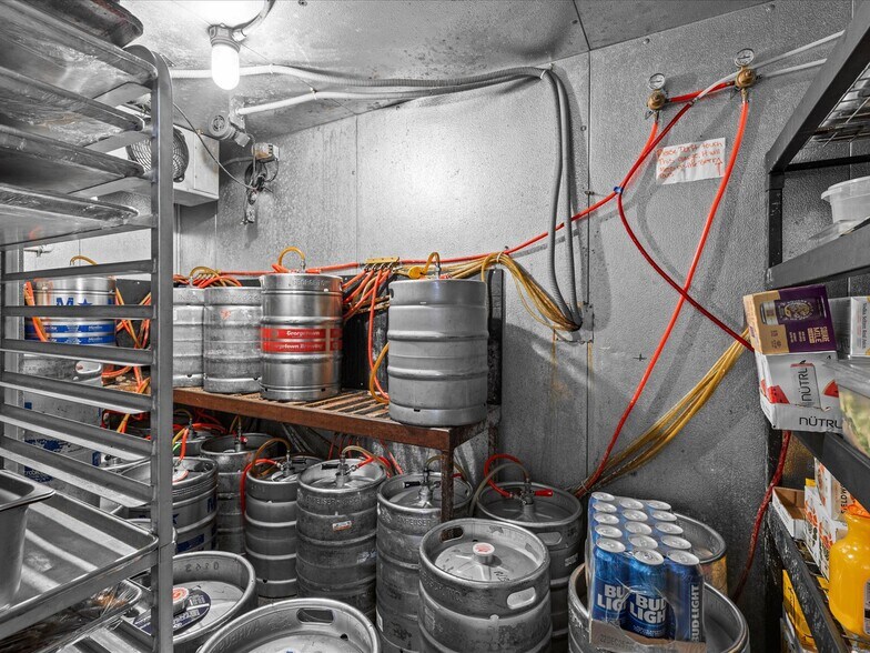 More Photos Of 14417 124th Ave NE, Kirkland Bar For Sale