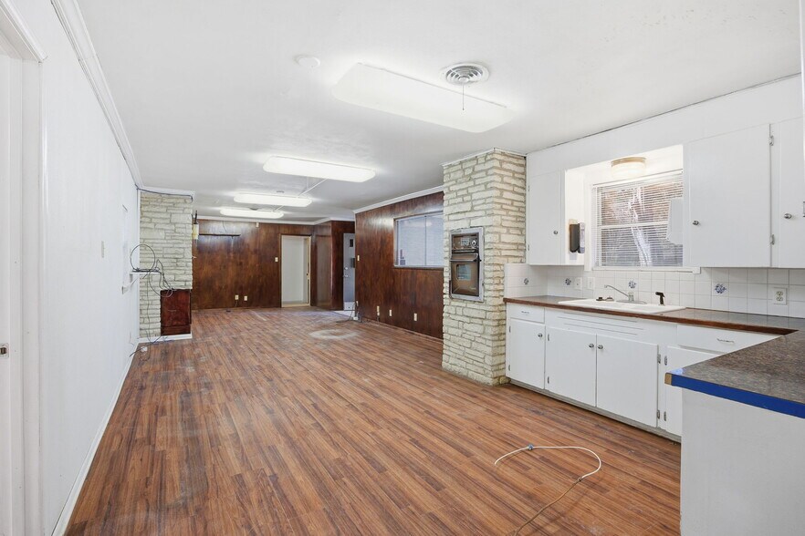 More Photos Of 7909 Rosson Dr., Austin Land For Lease