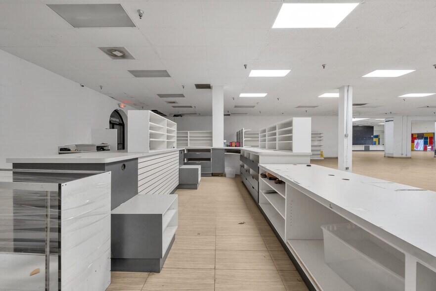 More Photos Of 6315-6323 Pacific Blvd, Huntington Park Storefront For Lease