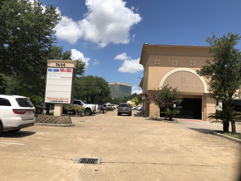 More Photos Of 7400 W Tidwell Rd, Houston Storefront Retail Office For Lease
