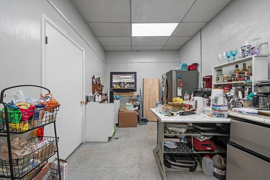 More Photos Of 111 N 3rd St, Ozark General Retail For Sale