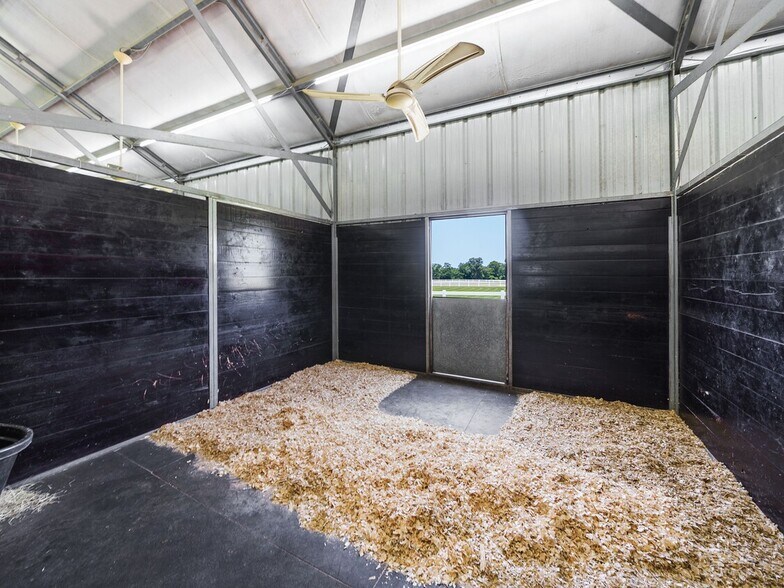 More Photos Of 5676 State Highway 2 W, Defuniak Springs Horse Stables For Sale