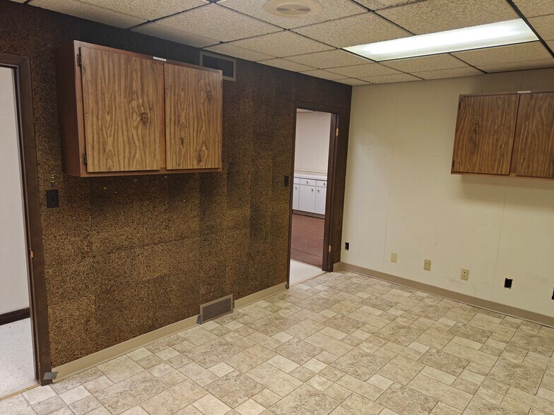 More Photos Of 208 1st St, McCook Office For Sale