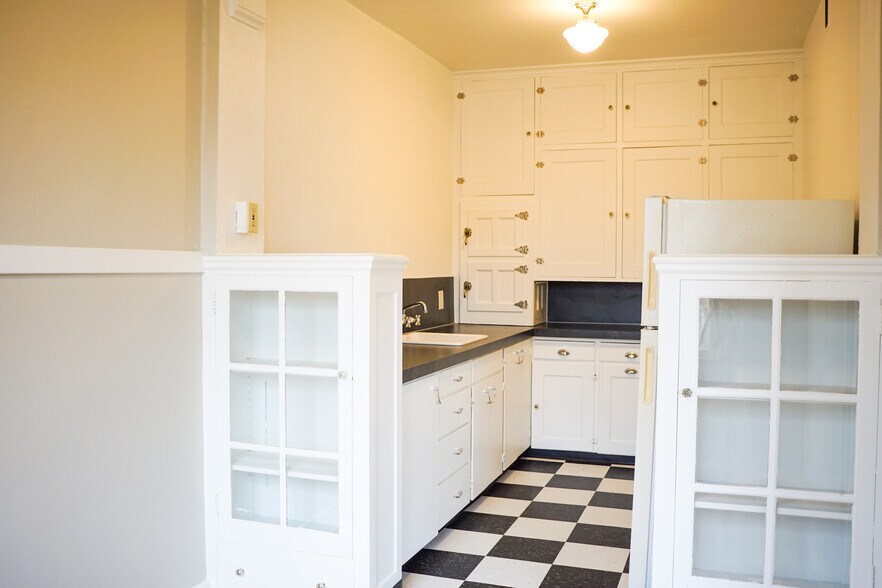 More Photos Of 1638 SE 12th Ave, Portland Apartments For Sale