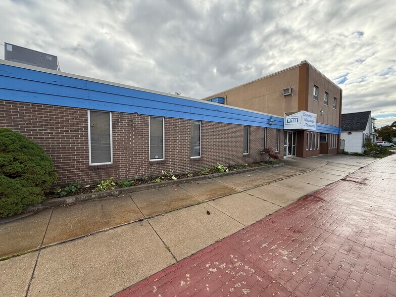 More Photos Of 731 Gratiot Ave, Saginaw Loft Creative Space For Lease
