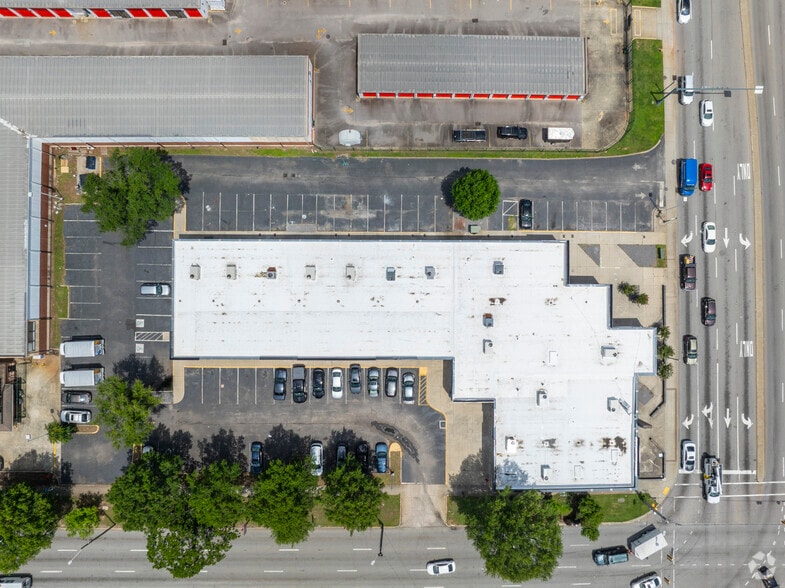 More Photos Of 2101 Main St, Columbia Freestanding For Lease