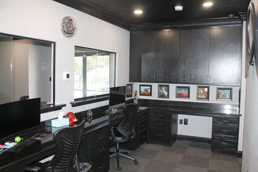 More Photos Of 3400 Hillcrest Dr, Waco Medical For Sale