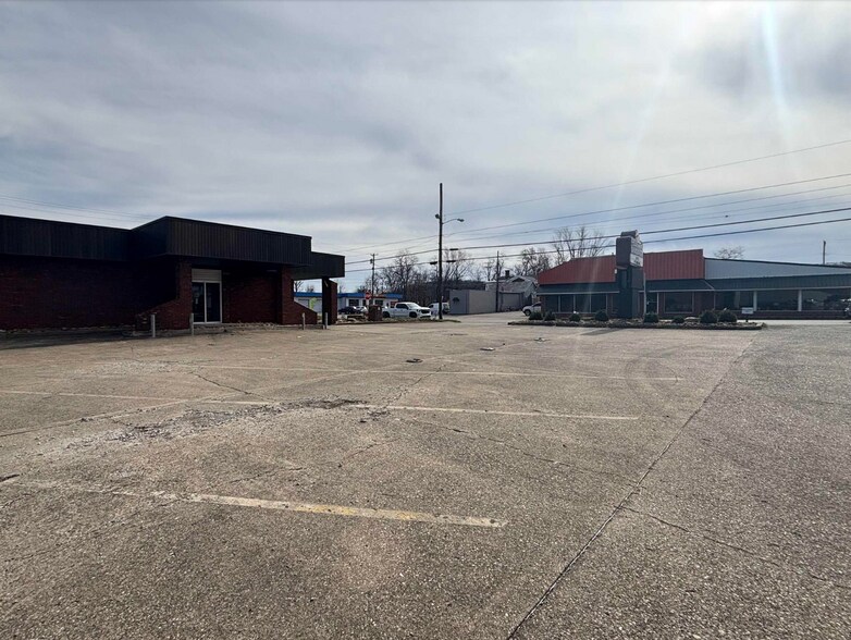 More Photos Of 990 2nd Ave, Gallipolis Freestanding For Lease