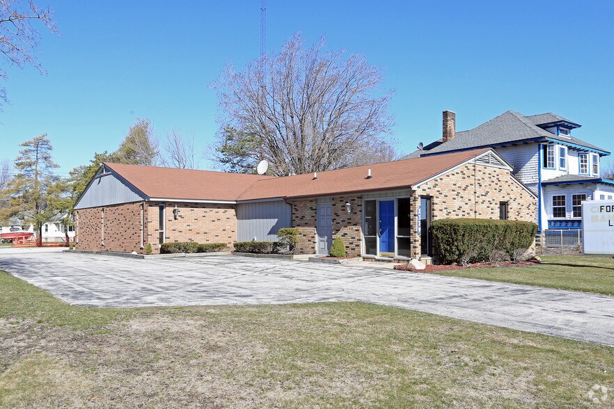 Primary Photo Of 2379 Military St, Port Huron Office For Sale